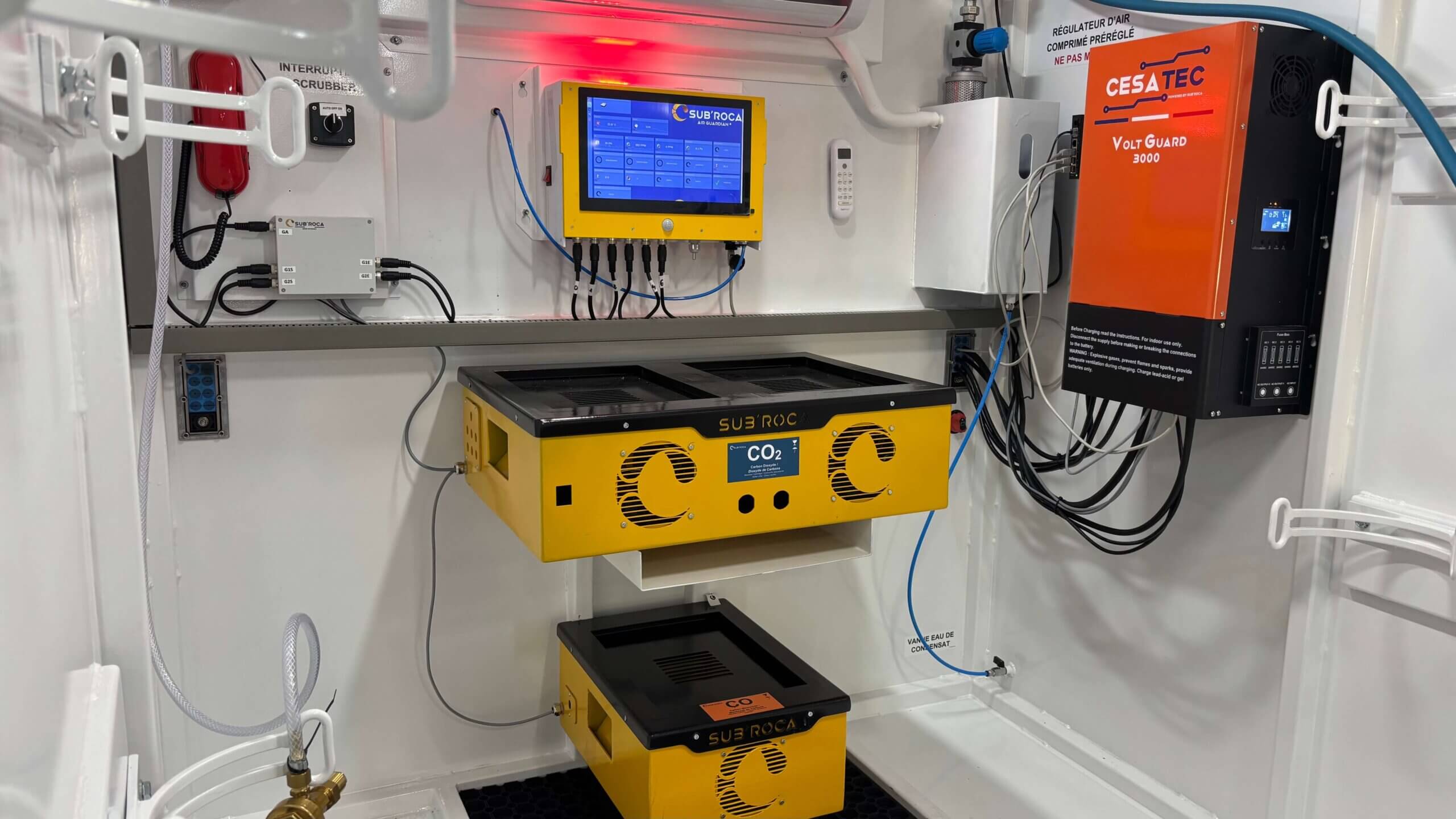 Intérieur d'un refuge de secours Shelt'air : scrubber et Airguardian®