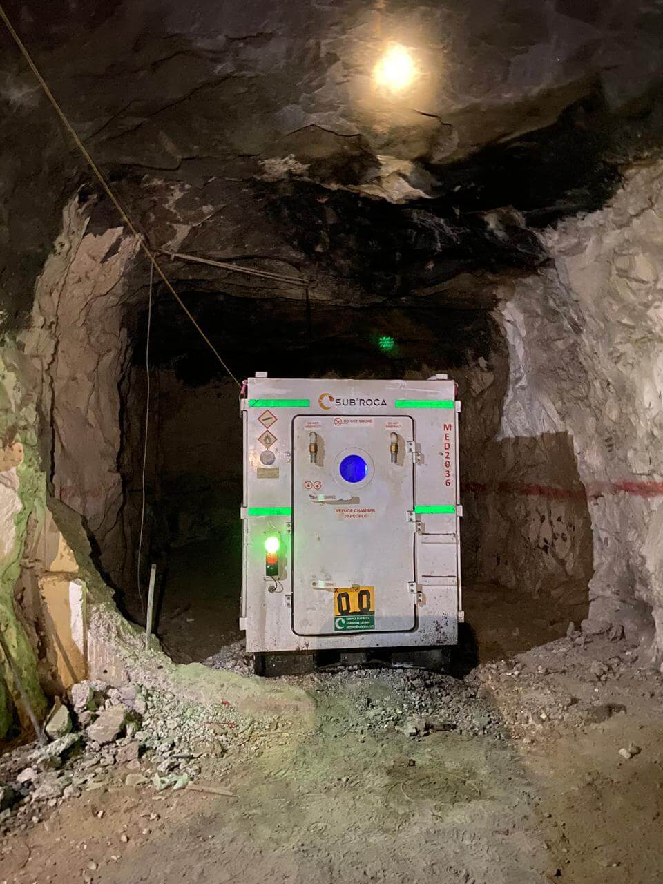 Refuge de secours installé dans une mine