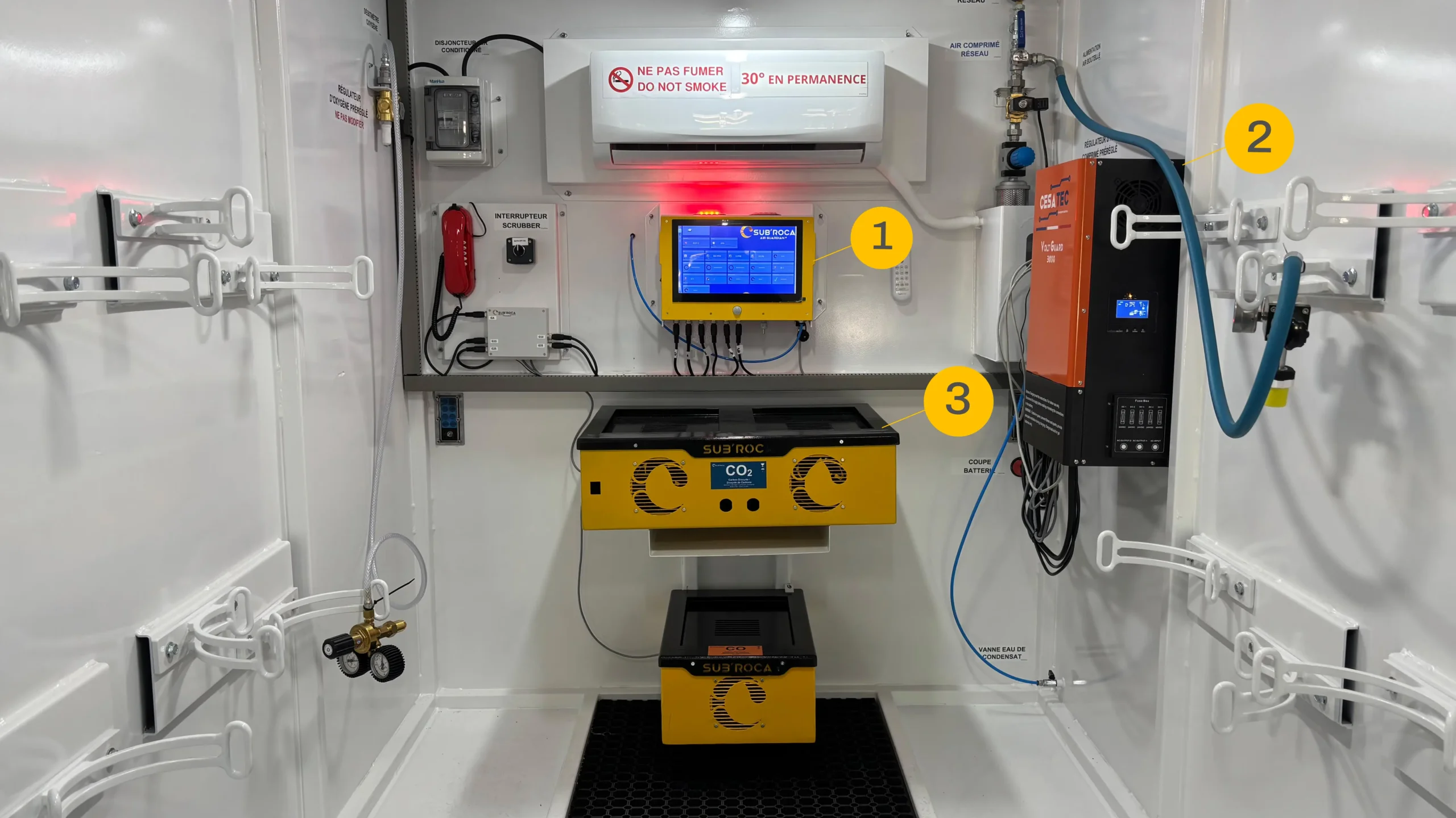 intérieur d'un refuge avec mise en avant des technologies sub'roca